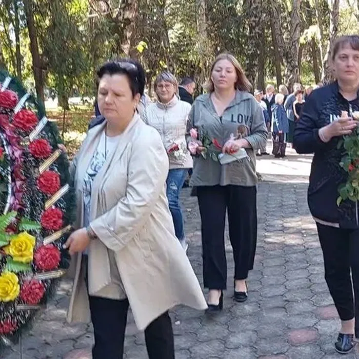 Торжественная церемония возложение цветов и венков на мемориале Родина-Мать станицы Воронежской
