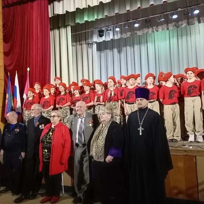 Посвящение в ряды Всероссийского юнармейского общественного доведения.