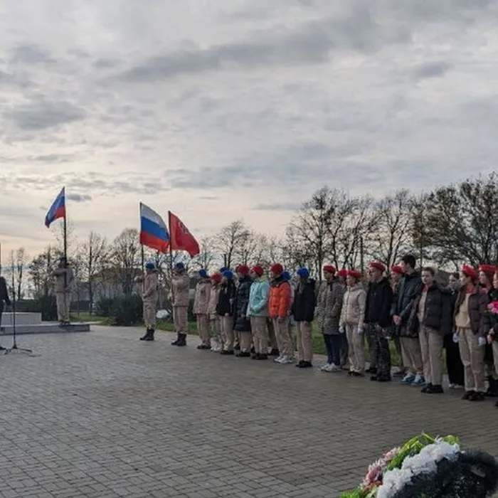 «Вечная слава Неизвестным солдатам».