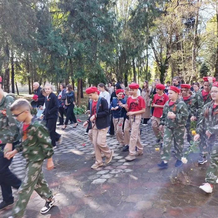 возложение цветов и венков на мемориале Родина-Мать