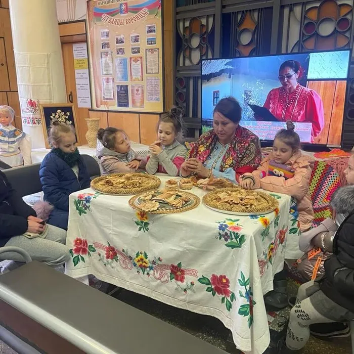 "ТАНЦУЮЩАЯ КУКЛА ИЗ СОЛОМЫ"