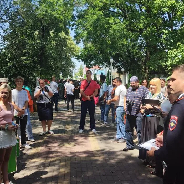 "НАМ ЖИТЬ В РОССИИ"