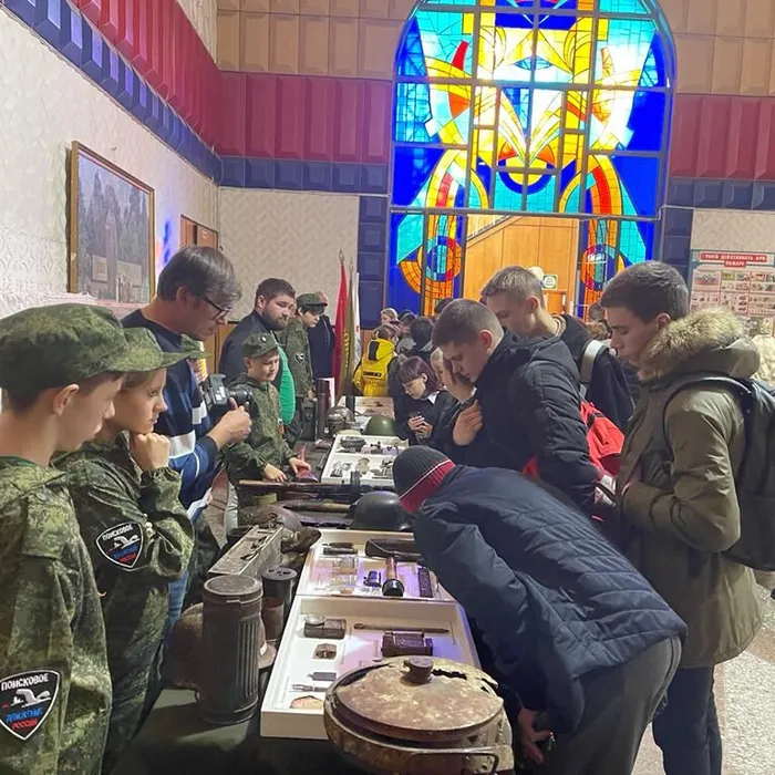 Военно-патриотическая выставка боевых экспонатов ККДВПОО «Краеведческого отряда «Поиск»